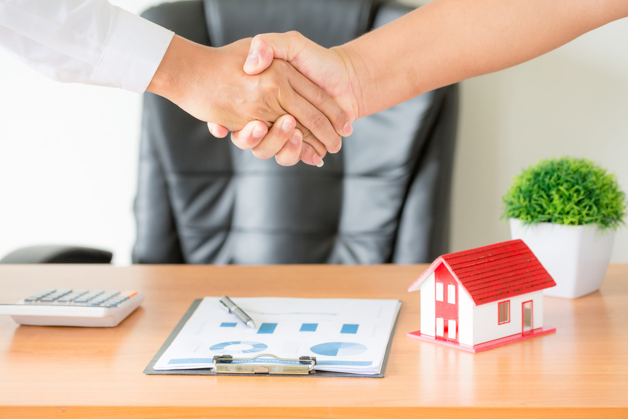5 Motive de Top Sa Lucrezi cu Un Agent Imobiliar