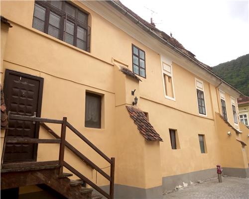Casa istorica ultracentrala Centru istoric Brasov, 4 Camere 120 mp